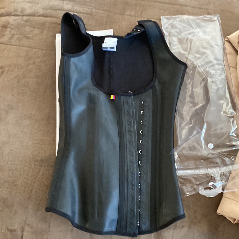 Xbelta Kendall waist trainer. Purchased & never wore. Very nice quality.
